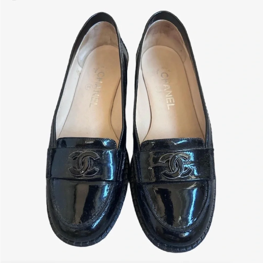 CHANEL Glossy Black Loafers with Logo - Picture 2 of 8